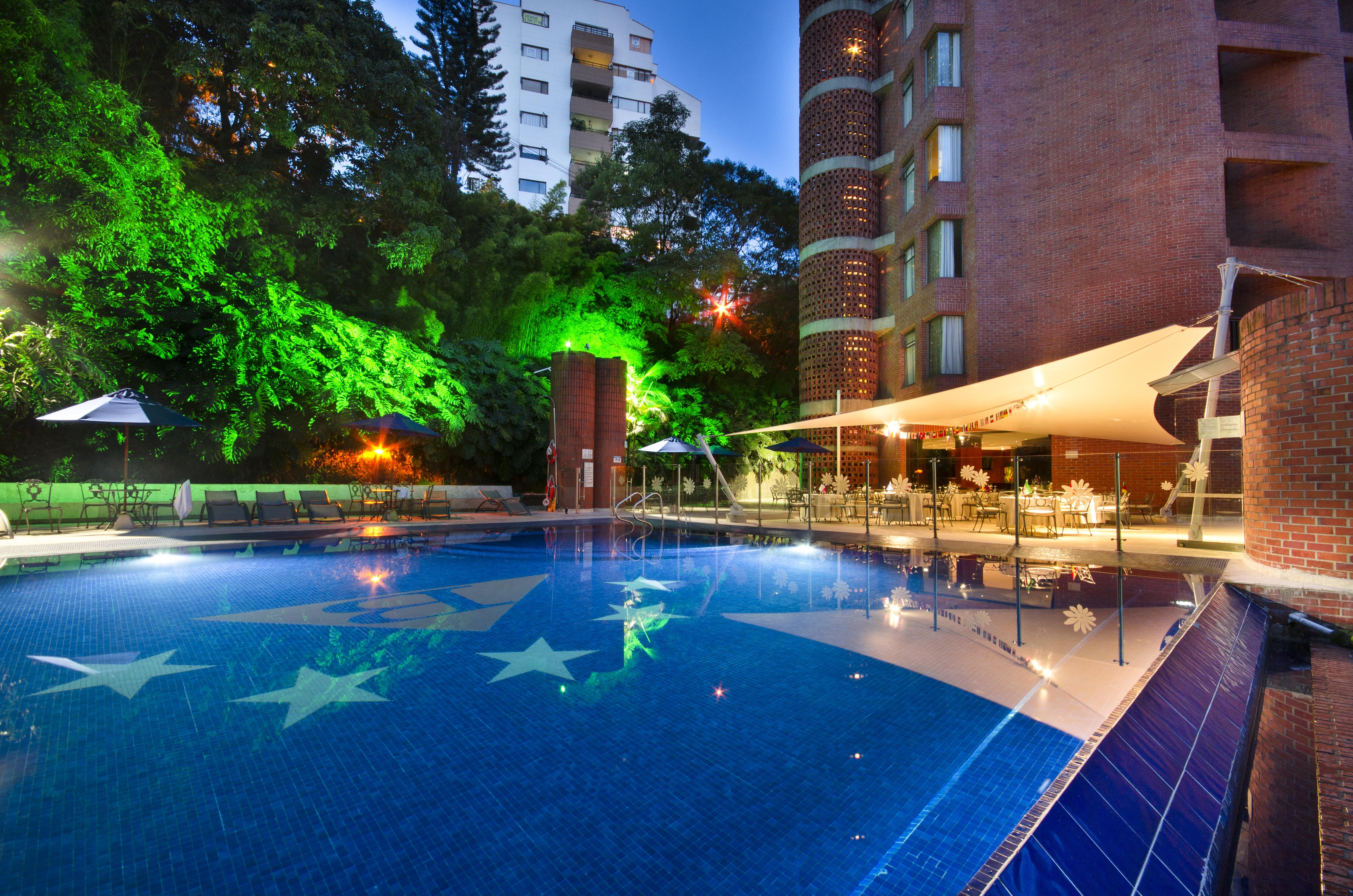 Hotel Dann Carlton Belfort Medellín Exterior foto The pool at the hotel